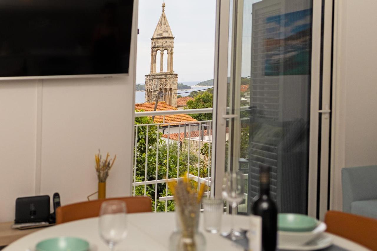 Jesliving Hvar - 2 Bedroom Elegant Apartment With Sea View In Historic Center Of Hvar Town Exteriör bild