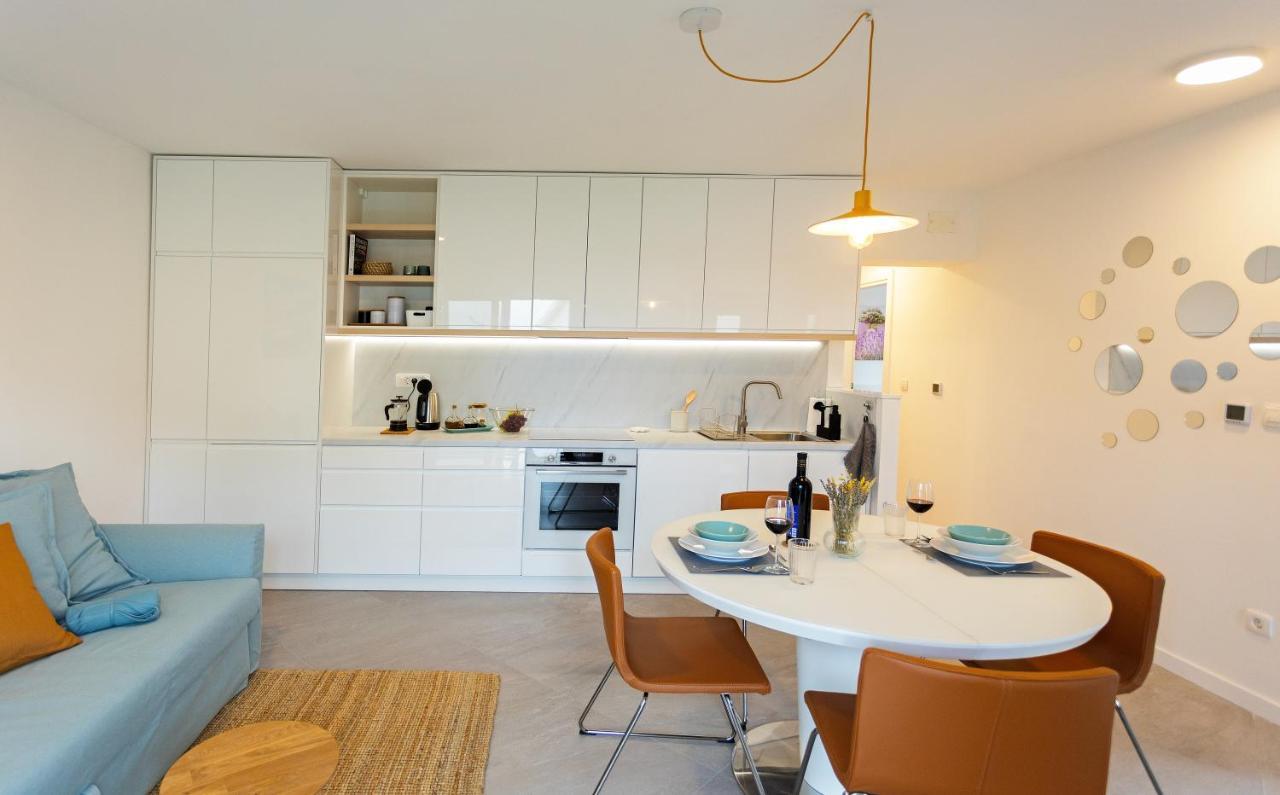 Jesliving Hvar - 2 Bedroom Elegant Apartment With Sea View In Historic Center Of Hvar Town Exteriör bild