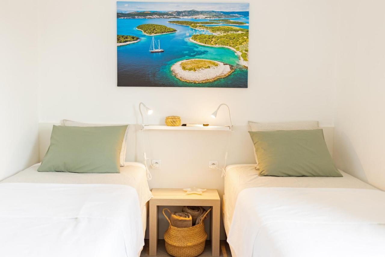 Jesliving Hvar - 2 Bedroom Elegant Apartment With Sea View In Historic Center Of Hvar Town Exteriör bild