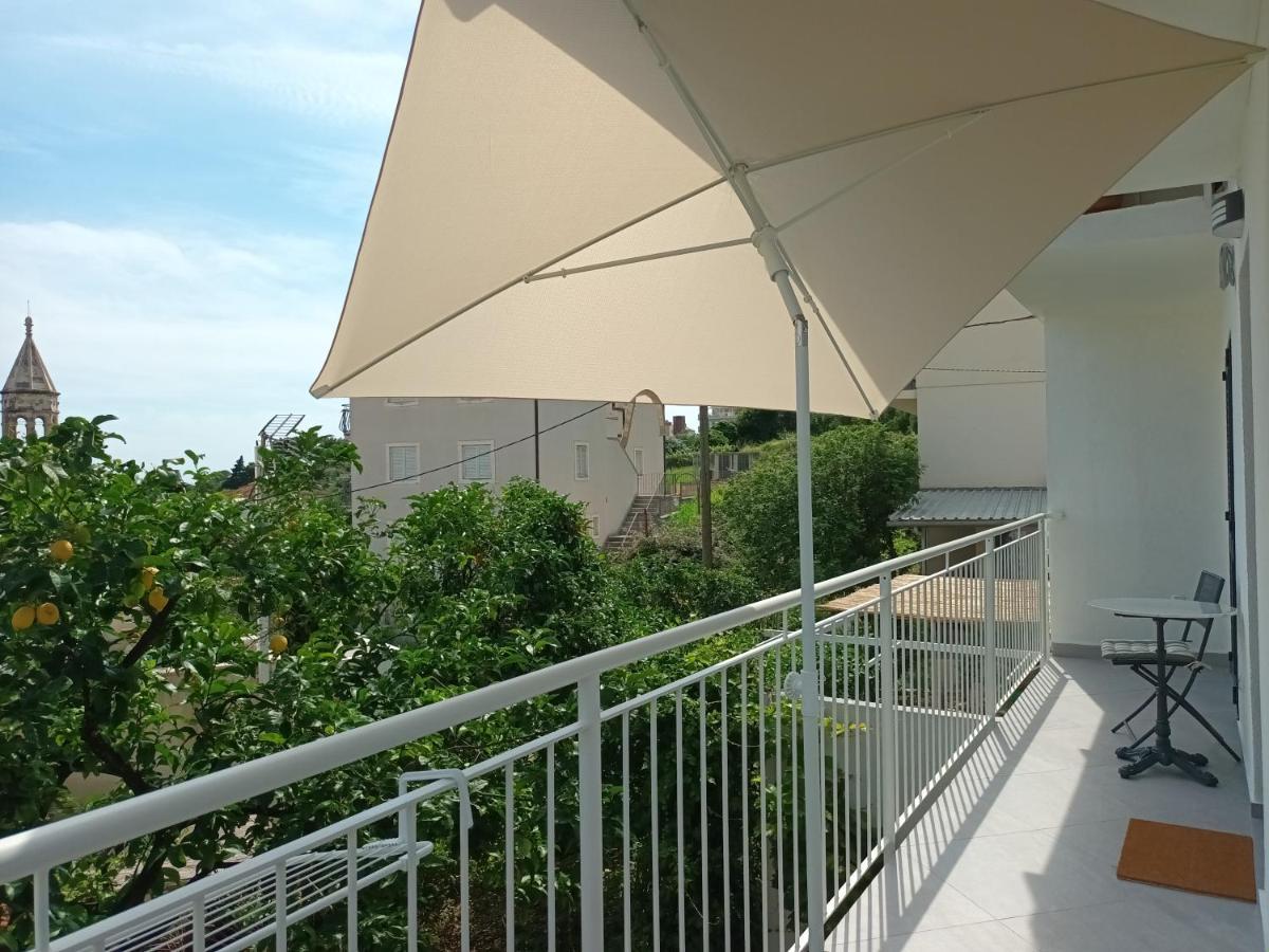 Jesliving Hvar - 2 Bedroom Elegant Apartment With Sea View In Historic Center Of Hvar Town Exteriör bild