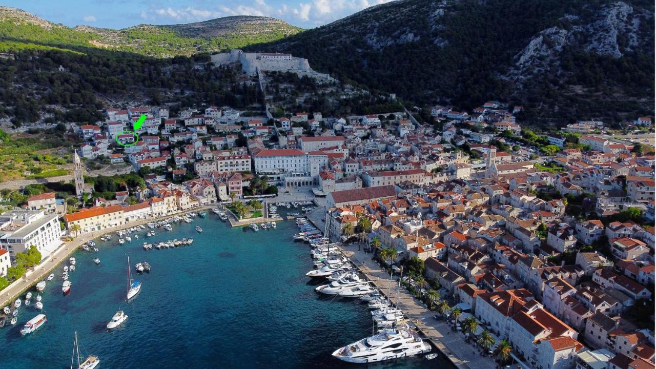 Jesliving Hvar - 2 Bedroom Elegant Apartment With Sea View In Historic Center Of Hvar Town Exteriör bild
