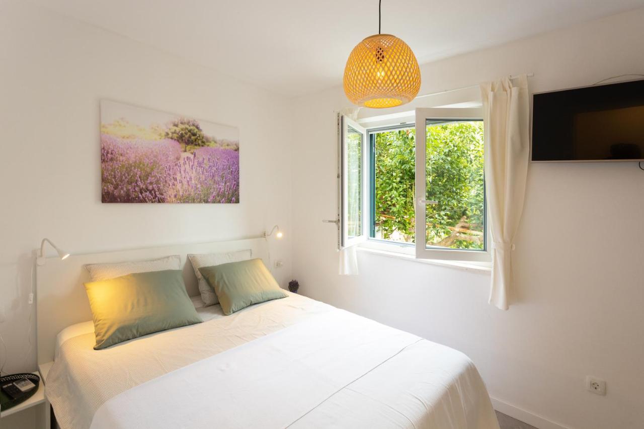 Jesliving Hvar - 2 Bedroom Elegant Apartment With Sea View In Historic Center Of Hvar Town Exteriör bild