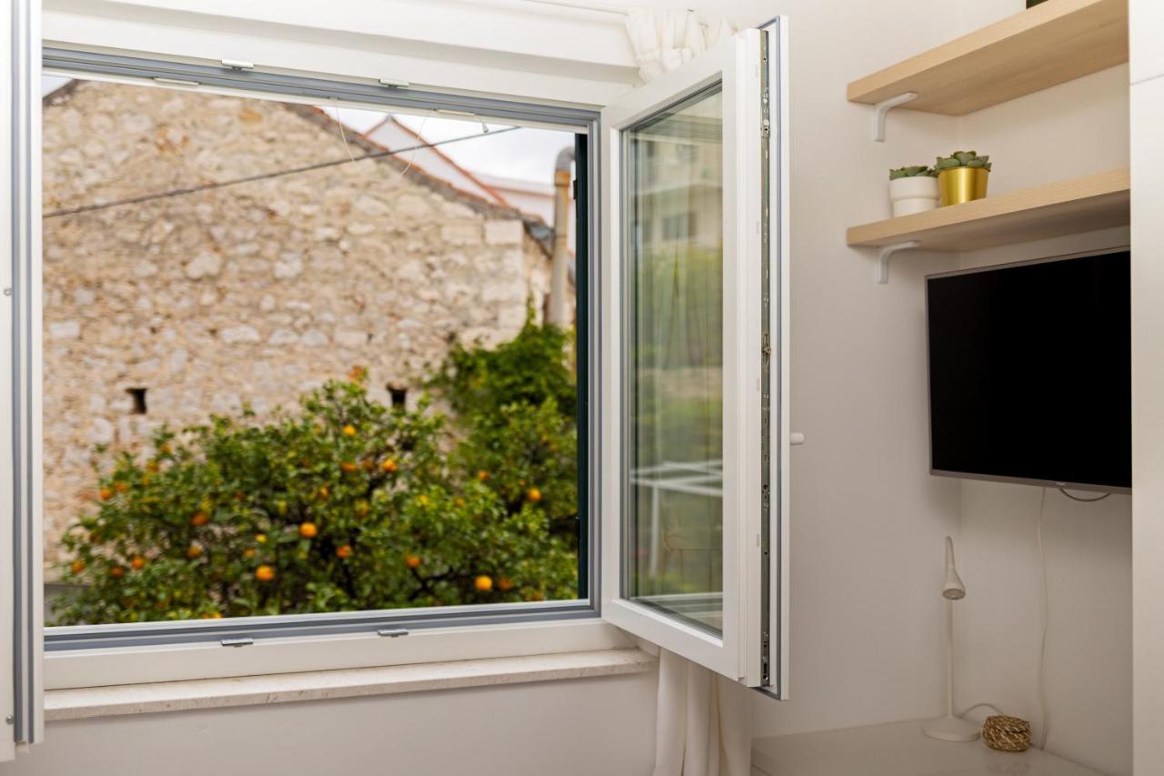 Jesliving Hvar - 2 Bedroom Elegant Apartment With Sea View In Historic Center Of Hvar Town Exteriör bild