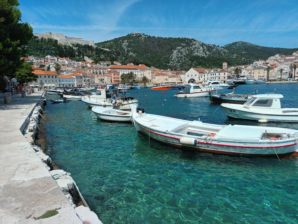 Jesliving Hvar - 2 Bedroom Elegant Apartment With Sea View In Historic Center Of Hvar Town Exteriör bild
