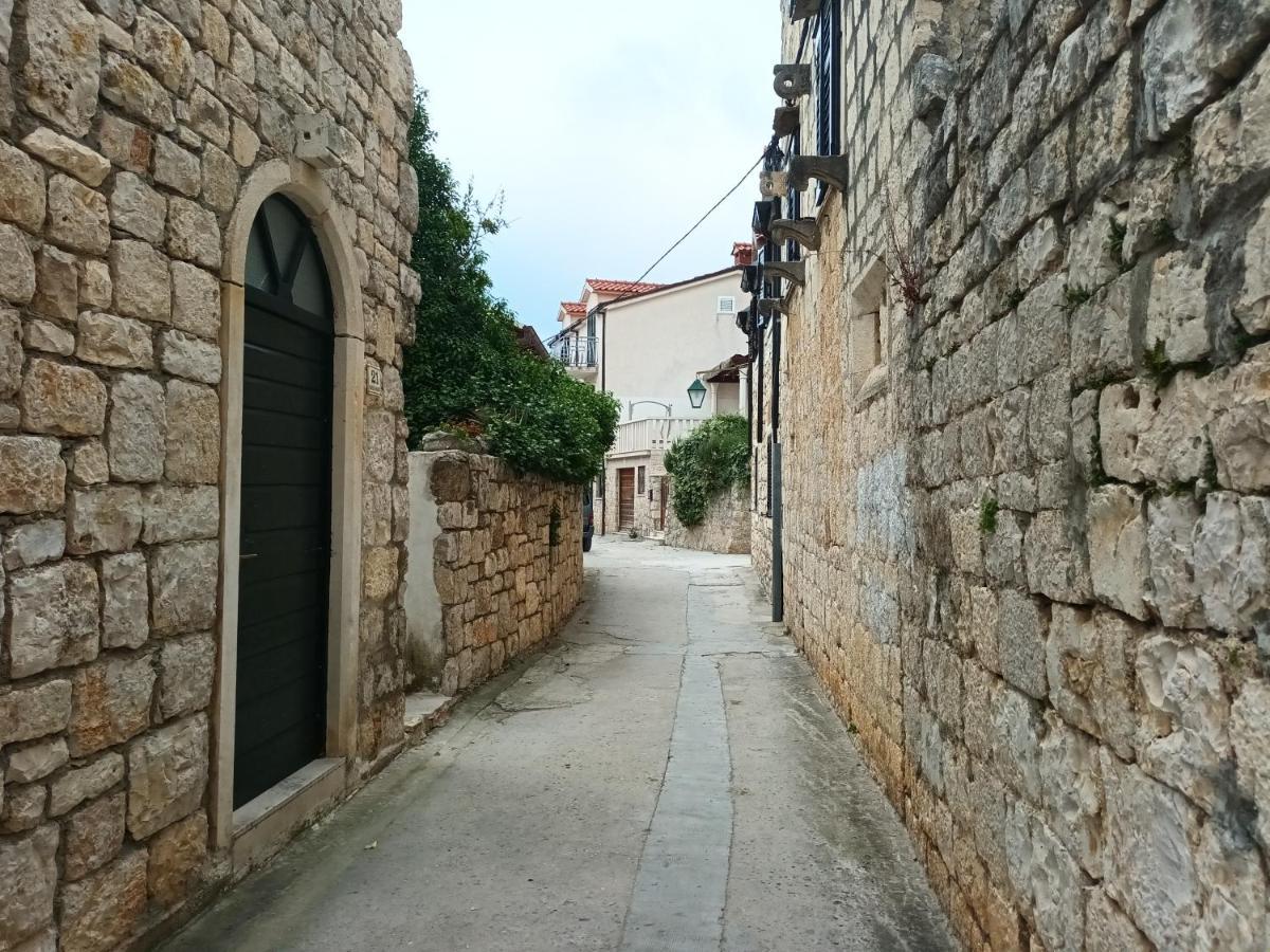 Jesliving Hvar - 2 Bedroom Elegant Apartment With Sea View In Historic Center Of Hvar Town Exteriör bild