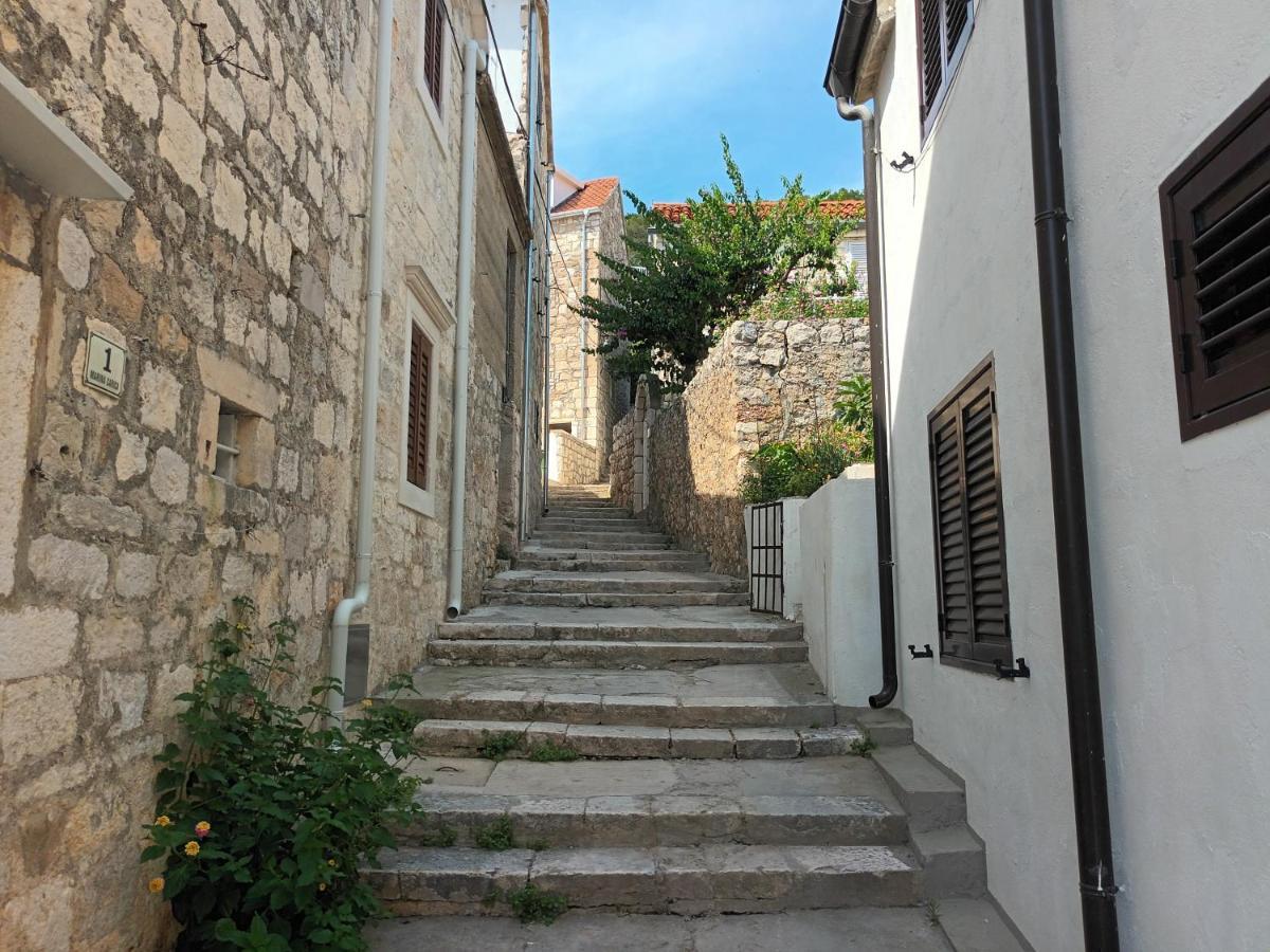 Jesliving Hvar - 2 Bedroom Elegant Apartment With Sea View In Historic Center Of Hvar Town Exteriör bild