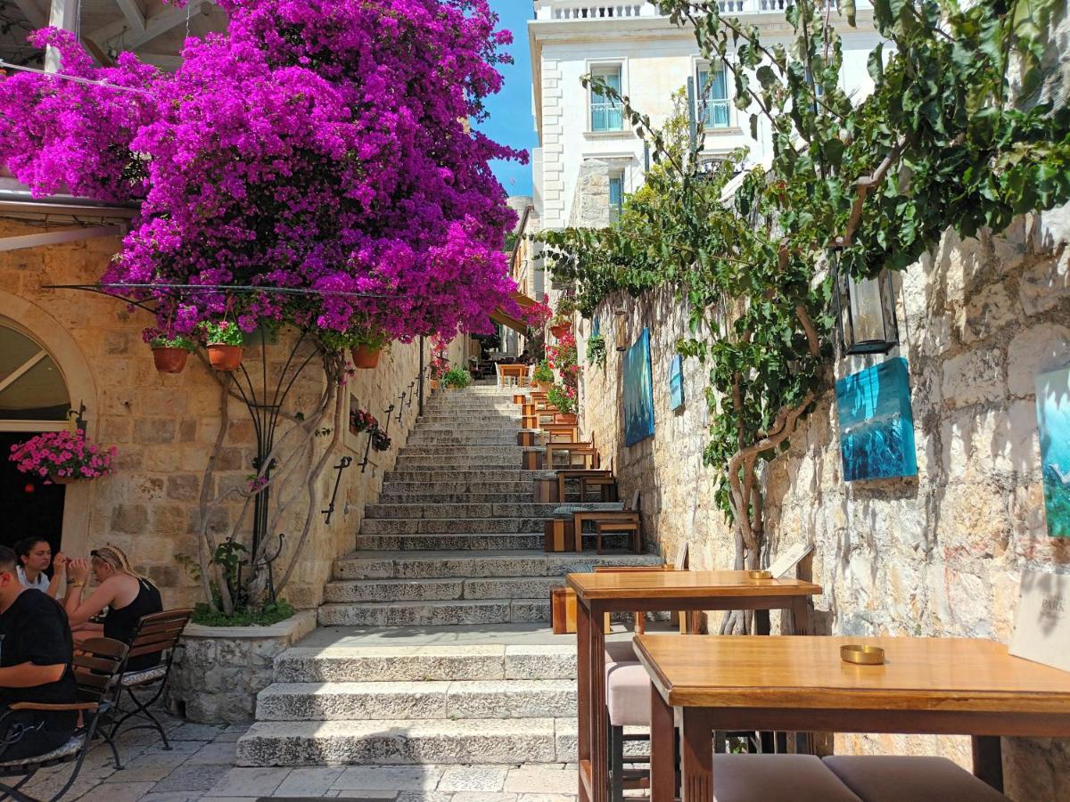 Jesliving Hvar - 2 Bedroom Elegant Apartment With Sea View In Historic Center Of Hvar Town Exteriör bild