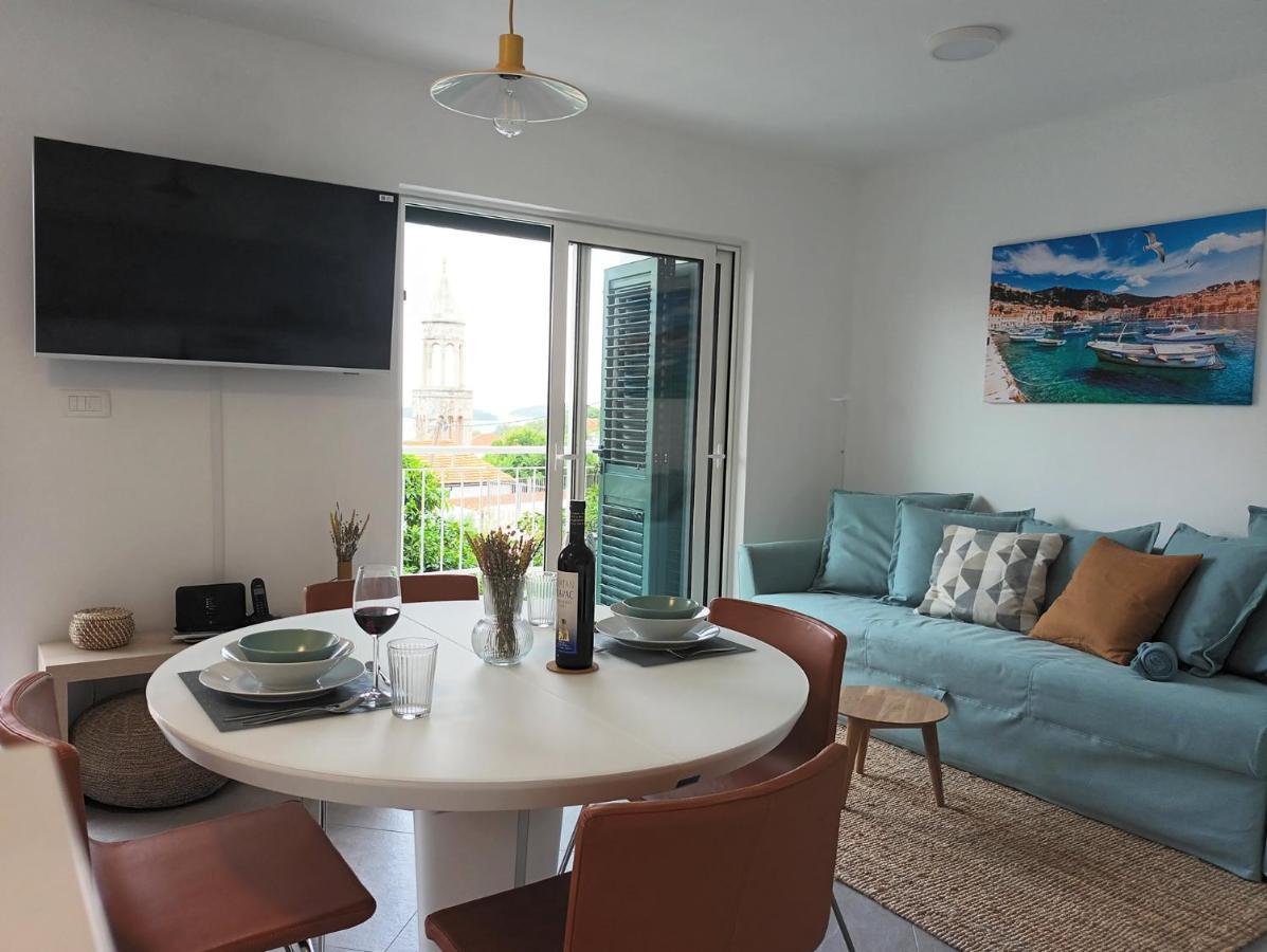 Jesliving Hvar - 2 Bedroom Elegant Apartment With Sea View In Historic Center Of Hvar Town Exteriör bild