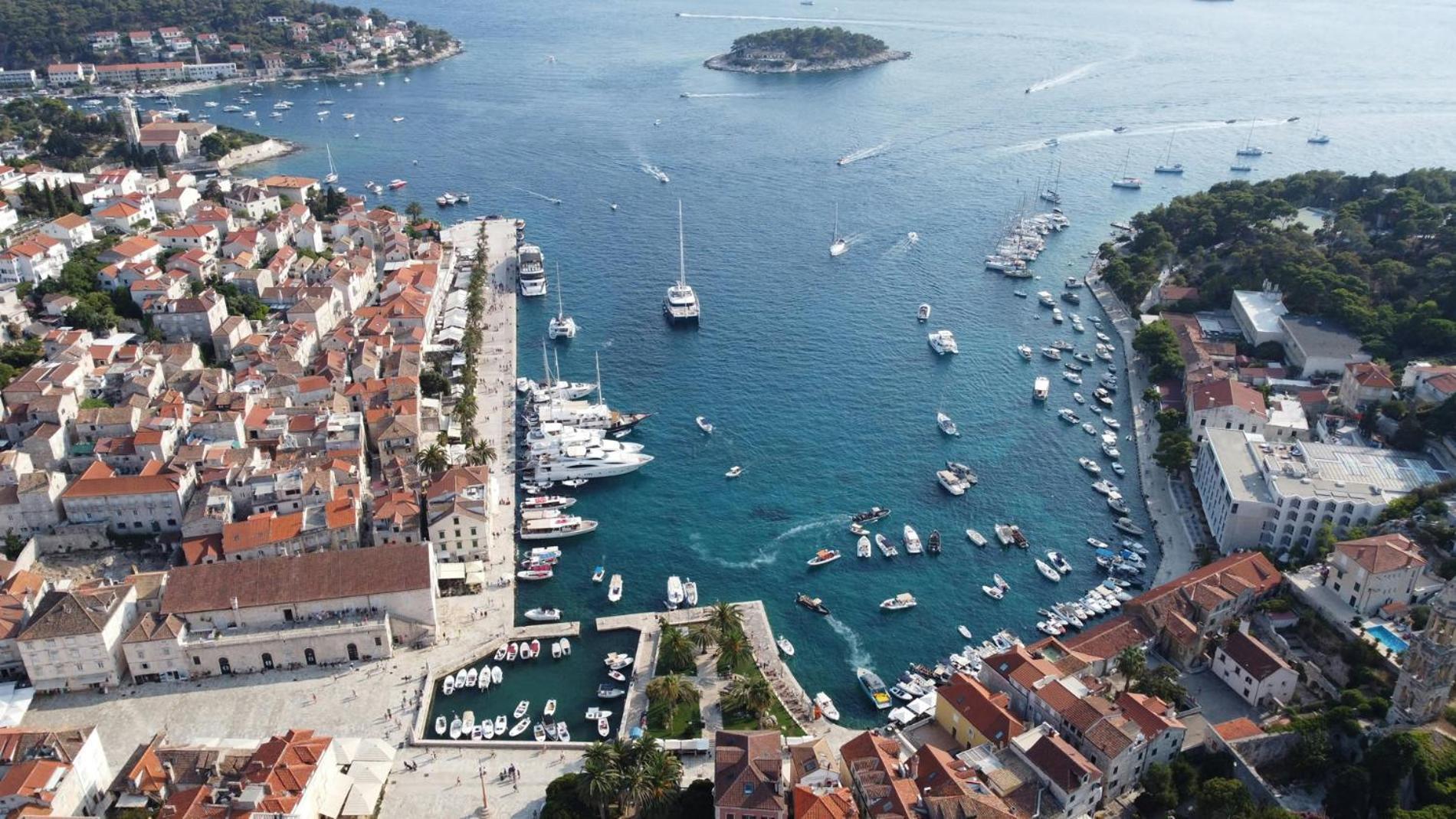 Jesliving Hvar - 2 Bedroom Elegant Apartment With Sea View In Historic Center Of Hvar Town Exteriör bild