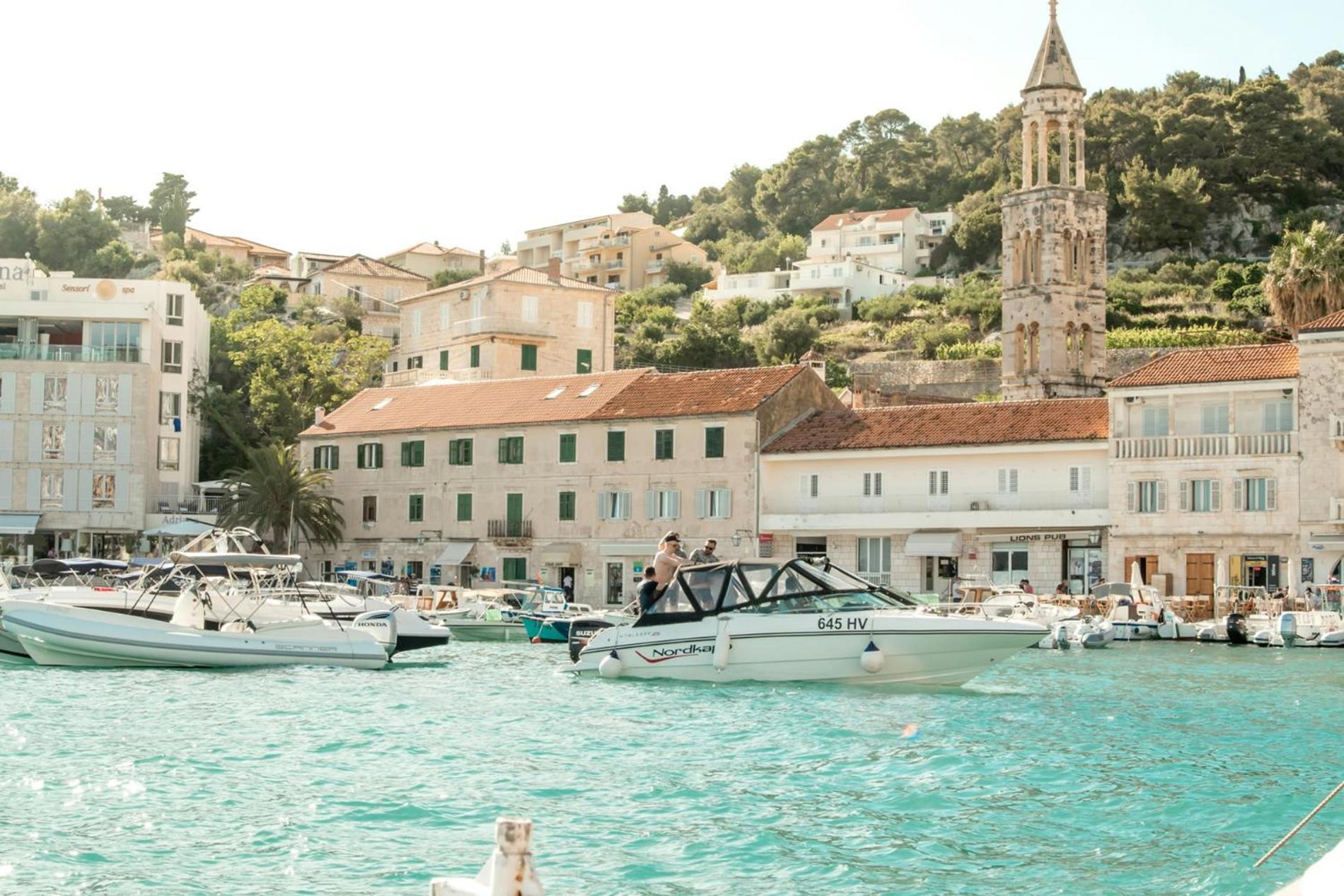 Jesliving Hvar - 2 Bedroom Elegant Apartment With Sea View In Historic Center Of Hvar Town Exteriör bild